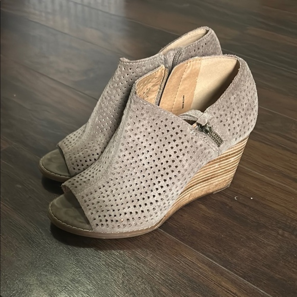 Lucky Brand Suede Wedge Shoes Size 7.5